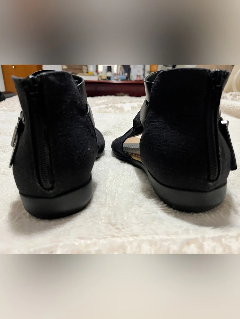 COMFORTVIEW THE PAYTON SHOOTIE. Black Open-Toe Buckle Sandal. Size: 11WW